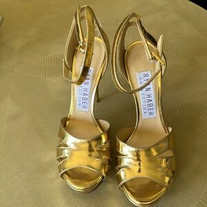 RYAN HABER COLLECTION GOLD PLATFORM HEELS